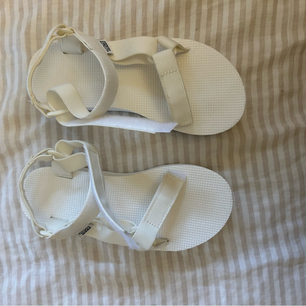 Size 6 white platform Tevas NWOT never worn